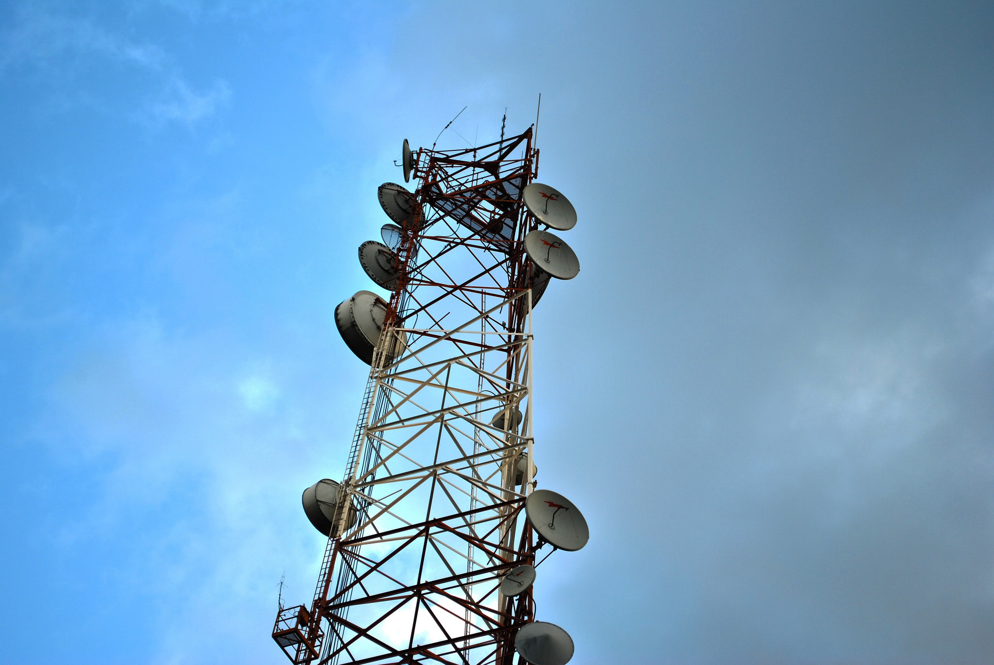 '[Communication Tower](https://flic.kr/p/finMno) by [Cocoy Pusung](https://www.flickr.com/photos/95876508@N02/), on Flickr'