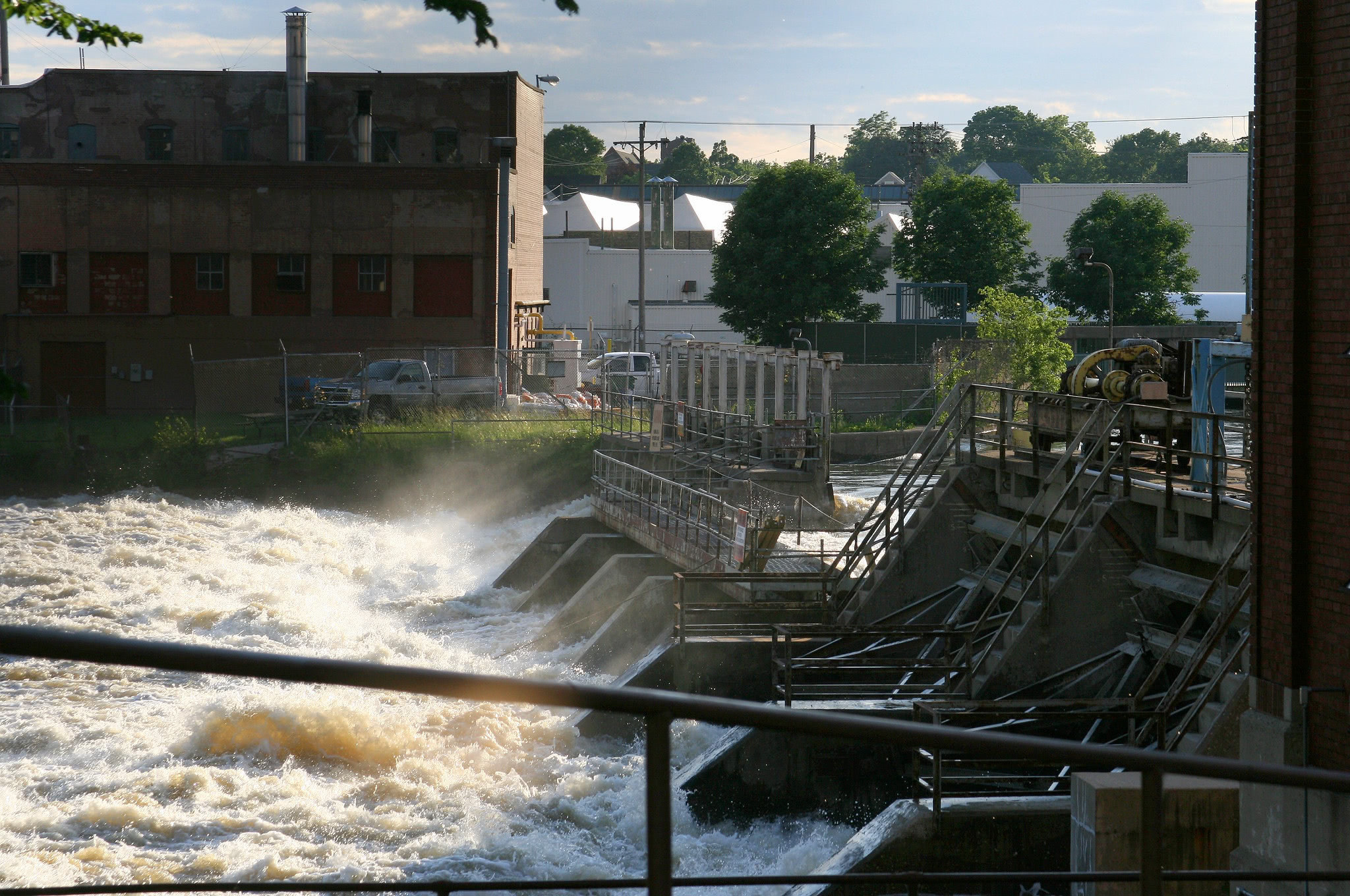 '[Dam Flood](https://flickr.com/photos/oldonliner/2708116493 "Dam Flood") by [OldOnliner](https://flickr.com/people/oldonliner) is licensed under [CC BY-NC-ND](https://creativecommons.org/licenses/by-nc-nd/2.0/)'