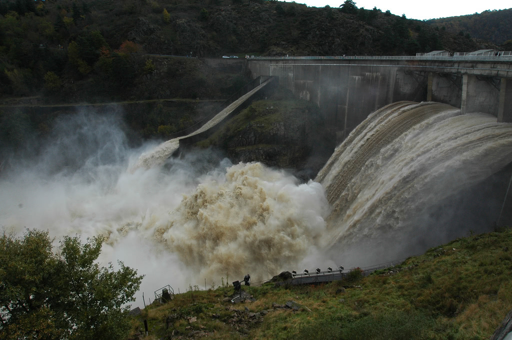 '[Dam & flood](https://flickr.com/photos/super_lapin/2998428149 "Dam & flood") by [Richard Weil](https://flickr.com/people/super_lapin) is licensed under [CC BY-ND](https://creativecommons.org/licenses/by-nd/2.0/)'
