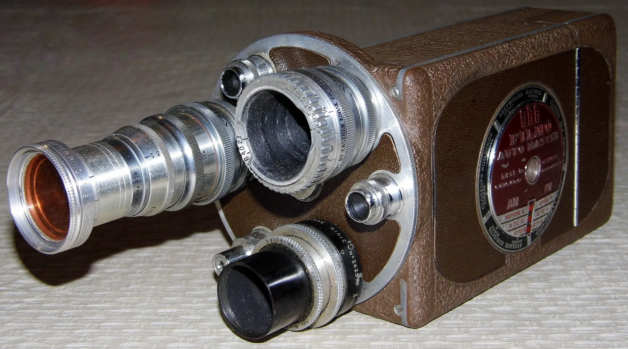 '<a href="https://flic.kr/p/jxJiU9">Vintage Filmo Auto Master 8mm Movie Camera</a> by <a href="https://www.flickr.com/photos/51764518@N02/">Joe Haupt</a>, on Flickr'