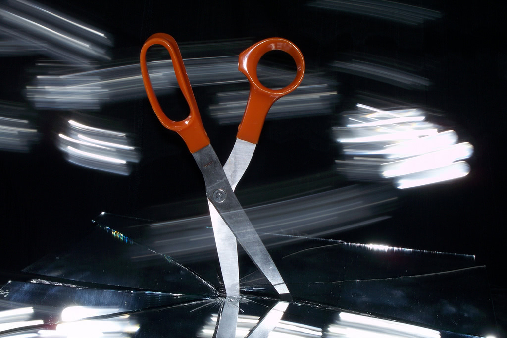 '[Painting scissors with light 4 by Zechariah  Judy, on Flickr](https://www.flickr.com/photos/9918311@N02/4268582634/in/photostream/)'