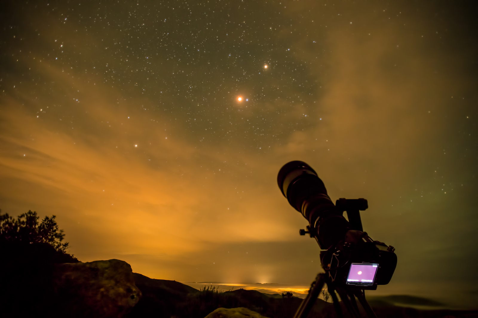'[Total Eclipse Light](https://flickr.com/photos/howardignatius/13875481115 "Total Eclipse Light") by [howardignatius](https://flickr.com/people/howardignatius) is licensed under [CC BY-NC-ND](https://creativecommons.org/licenses/by-nc-nd/2.0/)'